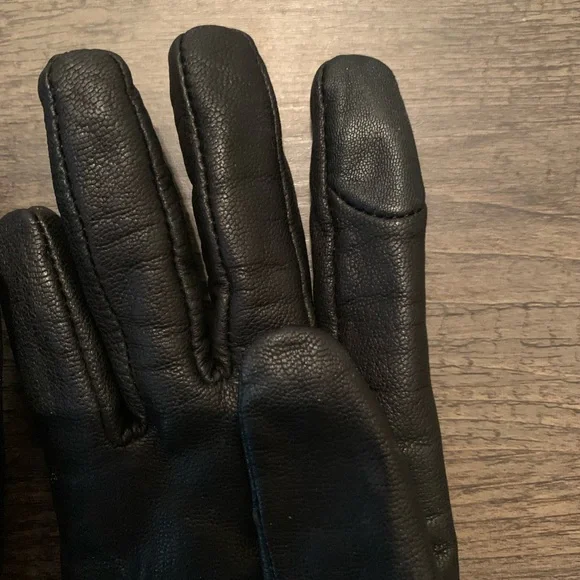 MICHAEL KORS Elegant Touch Tip Black Leather Gloves - Picture 8 of 8